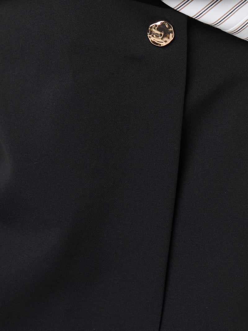 Jupe short asymétrique avec bouton doré Noir - Kiabi