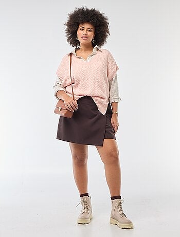 Jupe short avec pan croisé avec bouton fantaisie