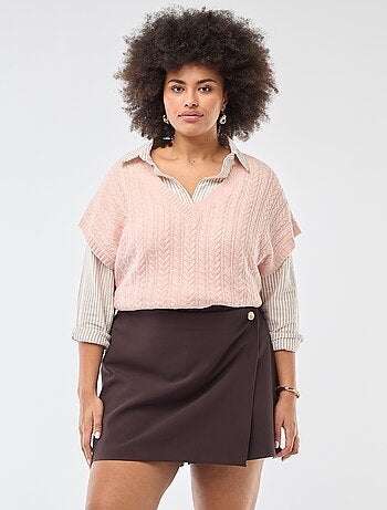 Jupe short avec pan croisé avec bouton fantaisie