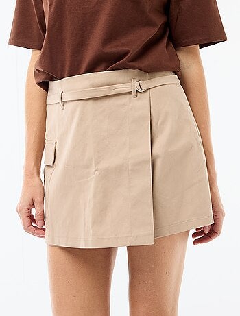 Jupe short courte avec ceinture