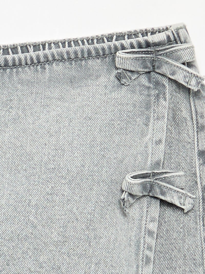 Jupe short courte en jean avec nœuds Gris - Kiabi