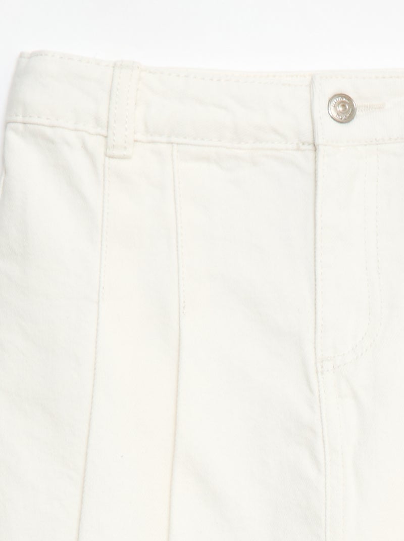 Jupe short en denim plissé blanc - Kiabi