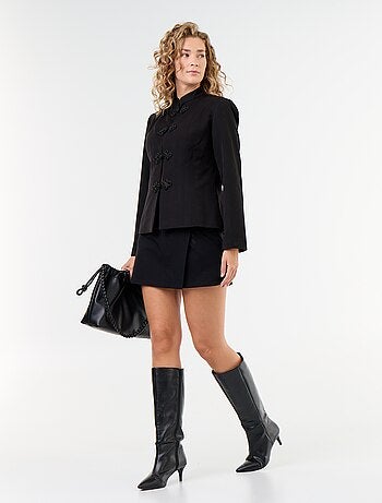 Jupe short en détail mandarin