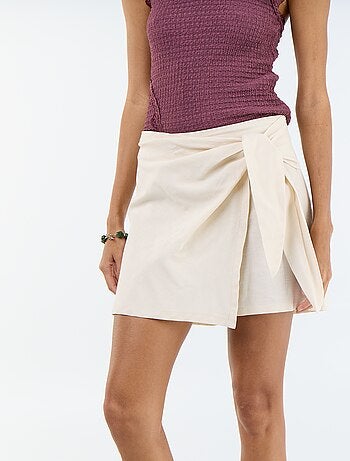 Jupe short léger avec ceinture à nouer