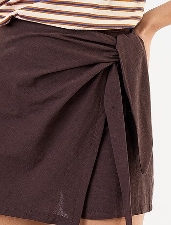 Jupe short léger avec ceinture à nouer