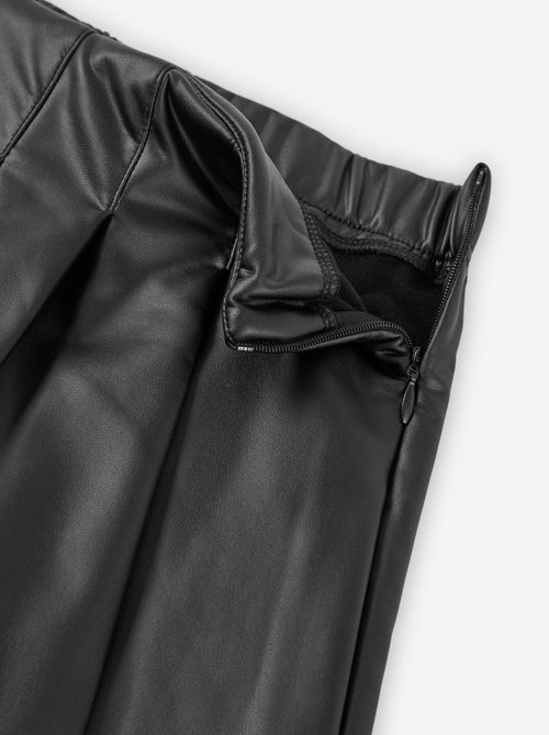 Jupe-short plissée en cuir synthétique - Kiabi