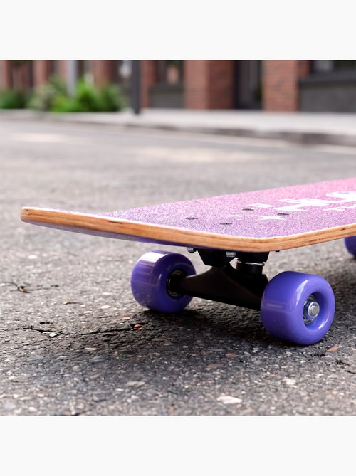 Kpop demon hunters skateboard en bois poids max. 50 kg + 5 ans - Kiabi Kpop demon hunters skateboard en bois poids max. 50 kg + 5 ans - Kiabi
