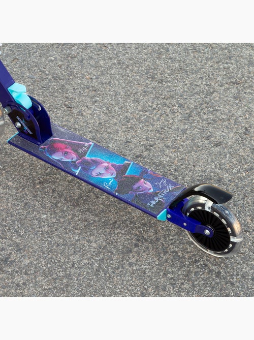 Kpop demon hunters trottinette pliable à 2 roues avec lumières - Kiabi Kpop demon hunters trottinette pliable à 2 roues avec lumières - Kiabi