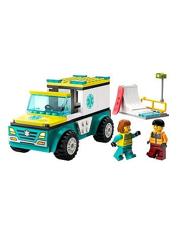 L'ambulance de secours et le snowboardeur