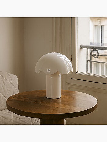 Lampe à poser décorative en métal avec abat-jour arrondi