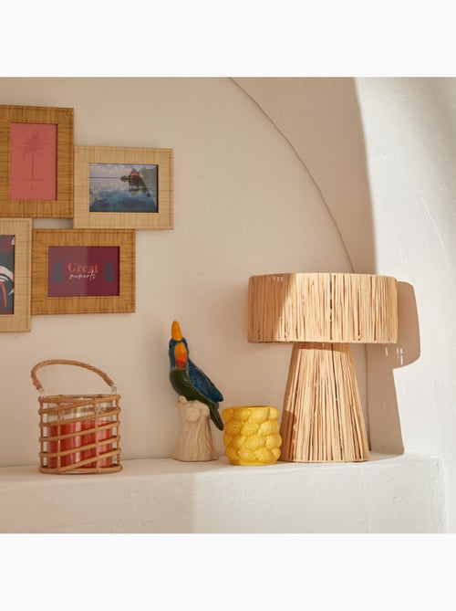 Lampe à poser en raphia tressé ORANE - Kiabi Lampe à poser en raphia tressé ORANE - Kiabi