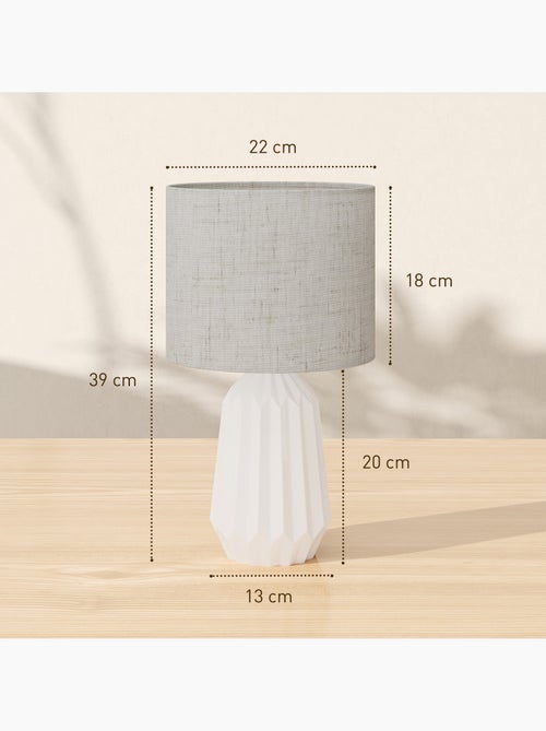 Lampe de table design néo-rétro céramique géométrique lin - Kiabi Lampe de table design néo-rétro céramique géométrique lin - Kiabi