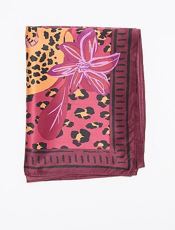 Large foulard carré à motifs