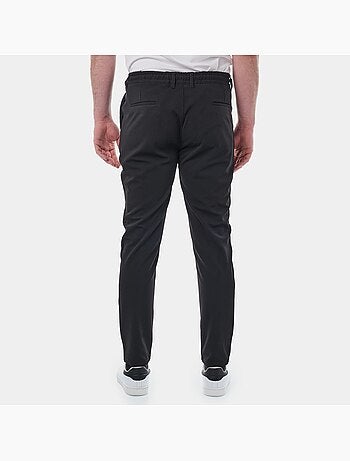 Le pantalon habillé à cordon moderne