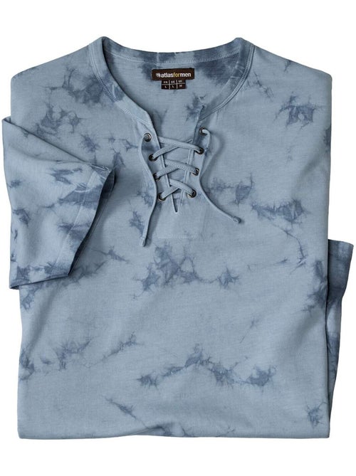 Le Tee-Shirt Tie & Dye à Col Lacé Un vent de liberté souffle sur vos  - ATLAS FOR MEN - Kiabi
