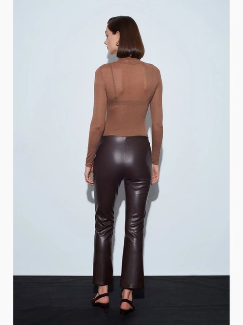 Legging évasé en simili cuir à taille haute dilvin - Kiabi Legging évasé en simili cuir à taille haute dilvin - Kiabi