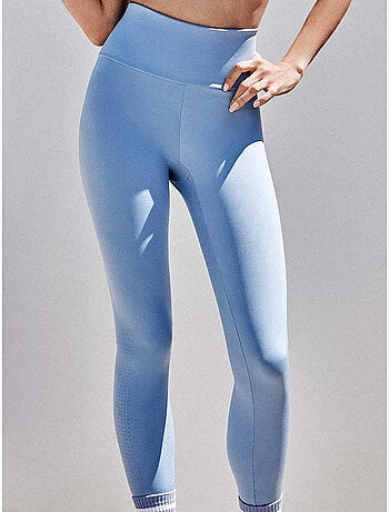 Legging long confectionné dans un tissu modelant qui définit et stylise