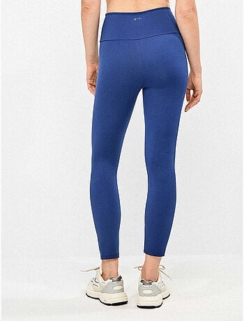 Legging long confectionné dans un tissu modelant qui définit et stylise