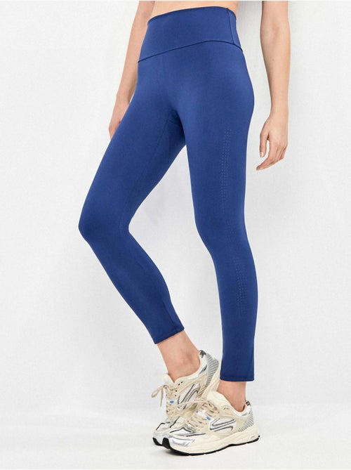 Legging long confectionné dans un tissu modelant qui définit et stylise - Kiabi Legging long confectionné dans un tissu modelant qui définit et stylise - Kiabi