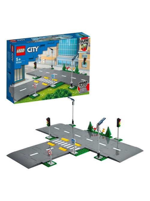LEGO City 60304 — Intersection à assembler avec plaques de route et feux - Kiabi