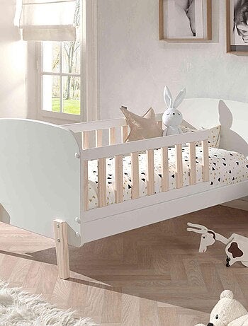 Lit à barreaux en bois