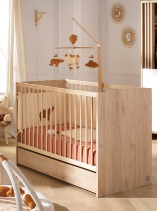 Lit bébé à barreaux en bois décor chêne suave avec matelas -
