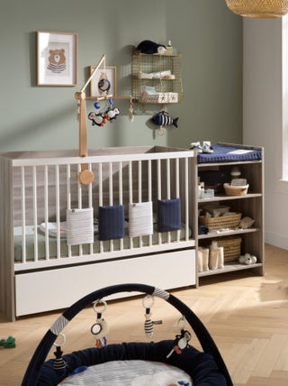 Lit bébé combiné évolutif en décor bois avec commode à langer étagère - BABYPRICE