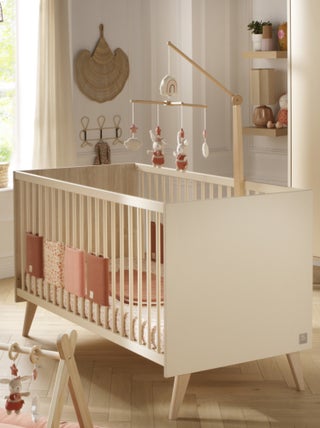 Lit bébé évolutif - Little Big Bed sur pieds en bois avec têtes panneaux imitation bois -