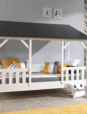 Lit cabane avec toit