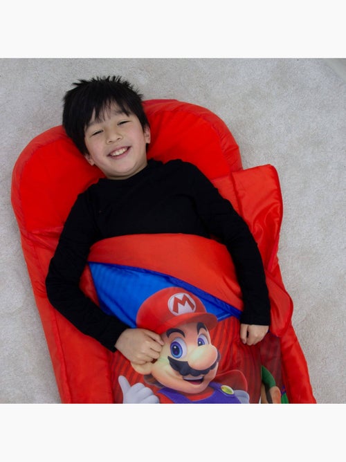 Lit gonflable 2 en 1 avec sac de couchage intégré Nintendo Squad Toad Mario Luigi Yoshi - Kiabi Lit gonflable 2 en 1 avec sac de couchage intégré Nintendo Squad Toad Mario Luigi Yoshi - Kiabi