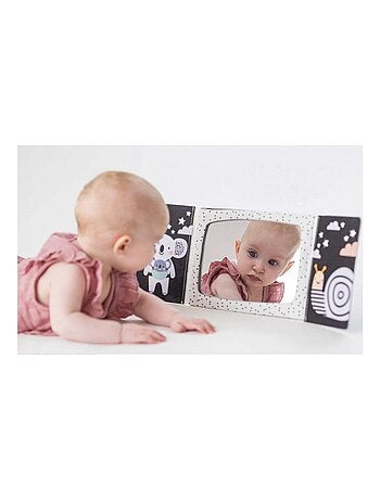 Livre en tissu miroir en chevalet