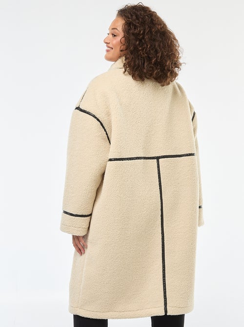 Long manteau effet moutonné avec empiècements en simili - Kiabi