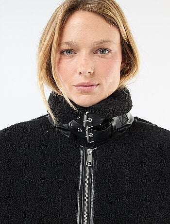 Long manteau effet moutonné avec empiècements en simili