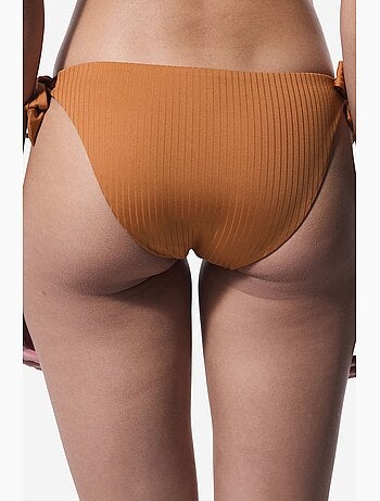 Lori bas de bikini brésilien penti