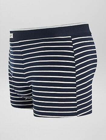 Lot 3 boxers stretch