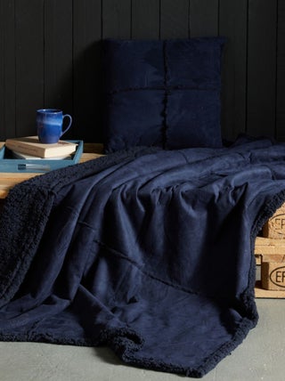 Lot coussin carré et plaid effet sherpa HORS PISTE