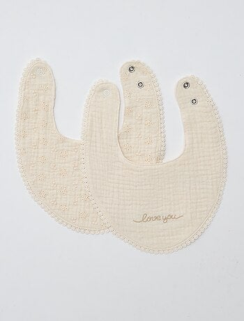 Lot de 2 bavoirs en lange avec broderie anglaise