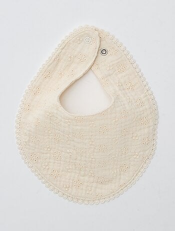 Lot de 2 bavoirs en lange avec broderie anglaise