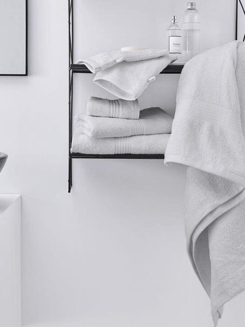Lot de 2 serviettes de toilettes et 2 draps de bain coton uni ESSENTIAL - Kiabi Lot de 2 serviettes de toilettes et 2 draps de bain coton uni ESSENTIAL - Kiabi