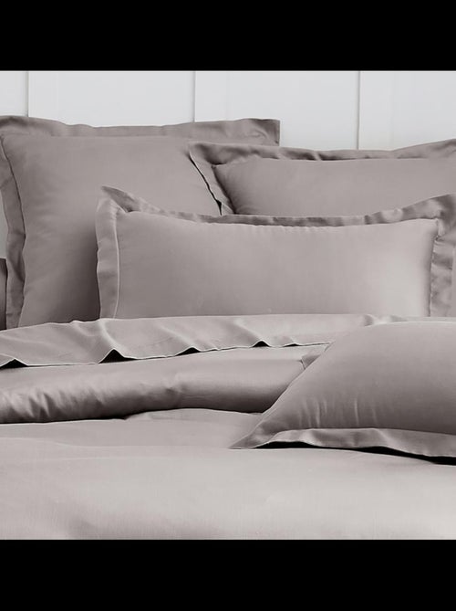 Lot de 2 taies d'oreiller satin de coton gris - Kiabi Lot de 2 taies d'oreiller satin de coton gris - Kiabi