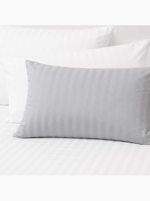 Lot de 2 taies d'oreillers coton bandes satin MIRAGE - Kiabi Lot de 2 taies d'oreillers coton bandes satin MIRAGE - Kiabi