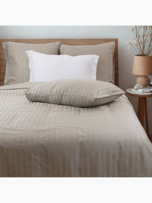 Lot de 2 taies d'oreillers coton bandes satin MIRAGE - Kiabi Lot de 2 taies d'oreillers coton bandes satin MIRAGE - Kiabi