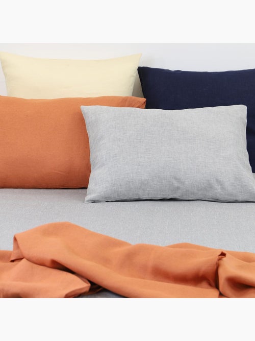 Lot de 2 taies d'oreillers rectangles 100% lin PRESTIGE - Kiabi Lot de 2 taies d'oreillers rectangles 100% lin PRESTIGE - Kiabi
