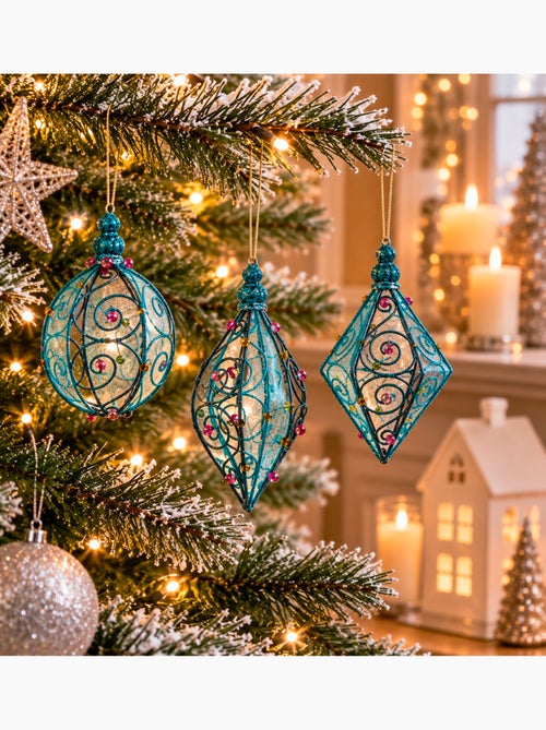 Lot de 3 boules de noël en métal bleu et rose - Kiabi Lot de 3 boules de noël en métal bleu et rose - Kiabi