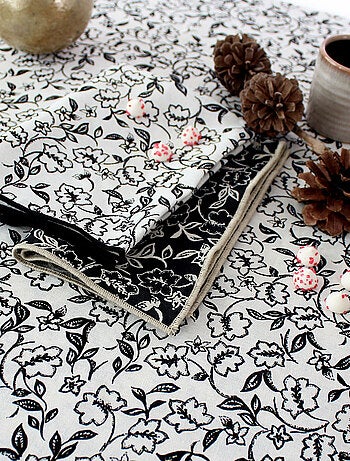 Lot de 4 serviettes de table motif fleuri
