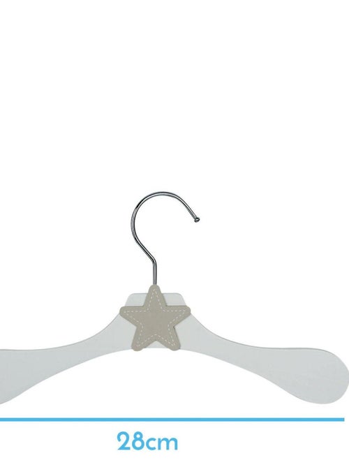 Lot de 50 cintres en bois 28 cm pour bébé, enfant avec crochet pivotant - Monsieur Bébé - Kiabi Lot de 50 cintres en bois 28 cm pour bébé, enfant avec crochet pivotant - Monsieur Bébé - Kiabi