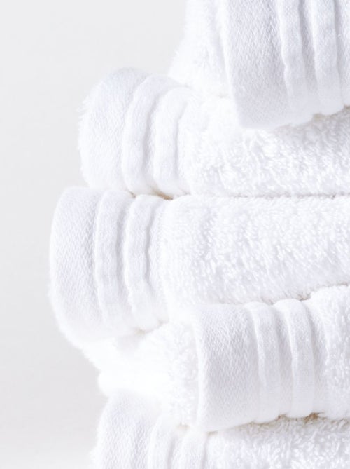 Lot de 6 serviettes de toilette coton uni BATHROOM - Kiabi Lot de 6 serviettes de toilette coton uni BATHROOM - Kiabi