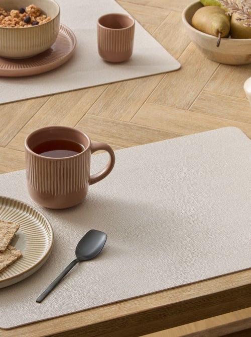 Lot de 6 sets de table effet écailles MIRA - 49 x 33 cm - Crème - Kiabi Lot de 6 sets de table effet écailles MIRA - 49 x 33 cm - Crème - Kiabi