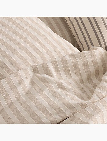 Lot de deux housses de coussin en coton à fils en relief, tissu texturé.