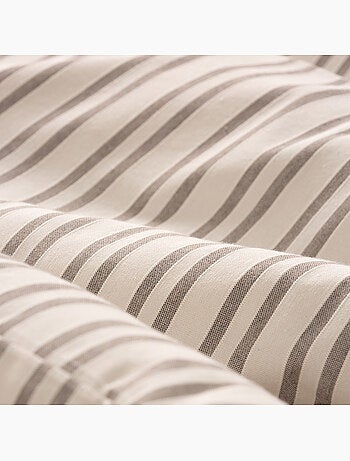 Lot de deux housses de coussin en coton à fils en relief, tissu texturé.